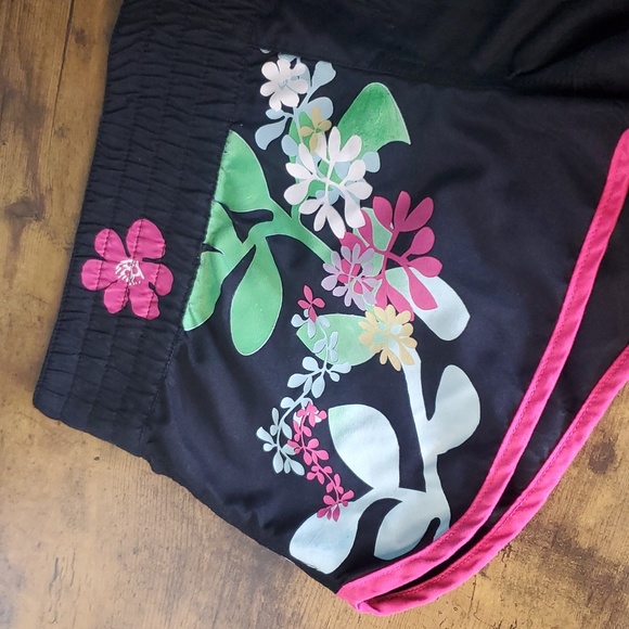 Hawaiian tropical floral hot pants board shorts - Picture 2 of 10